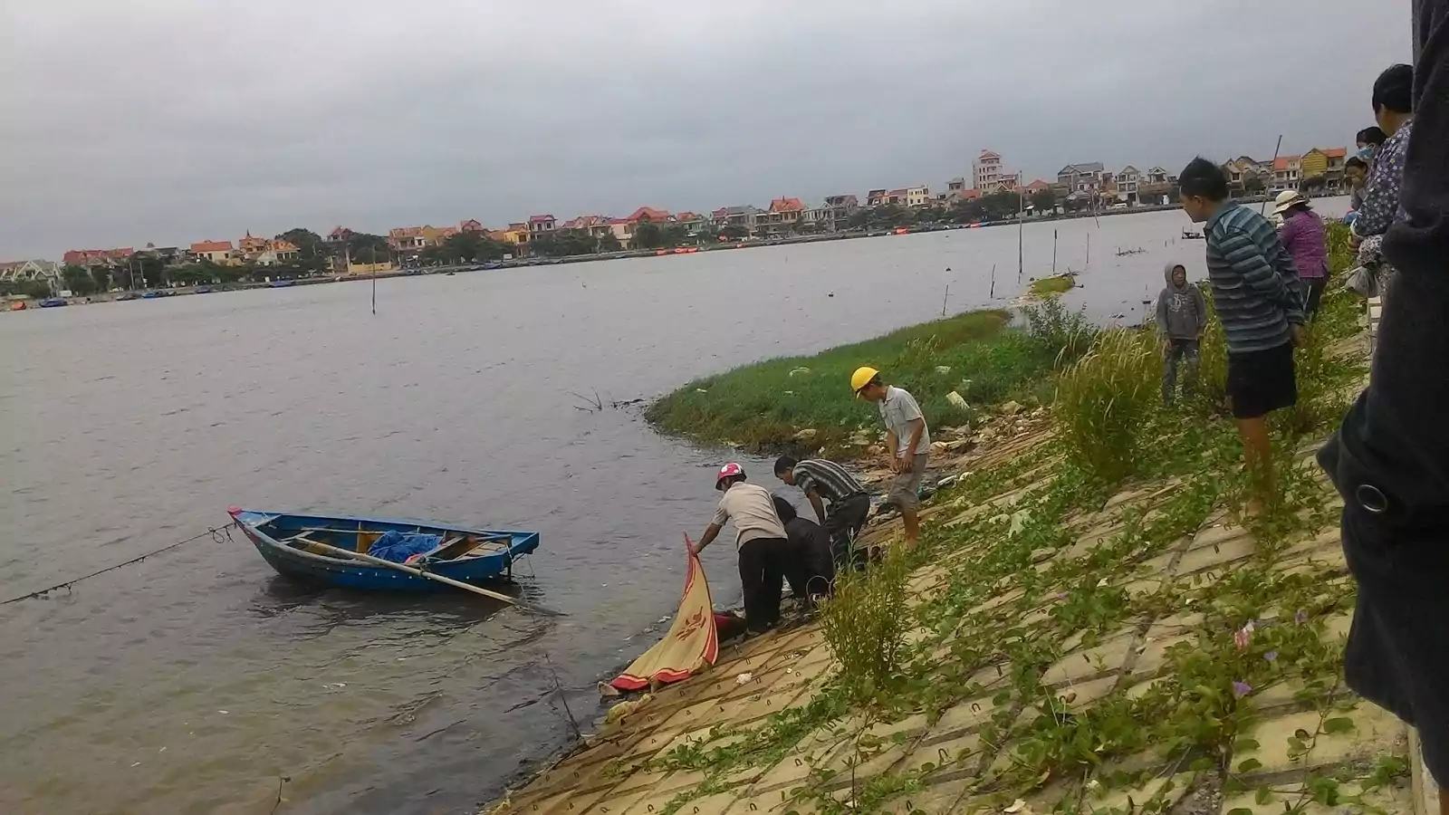 Mơ thấy xác chết trôi